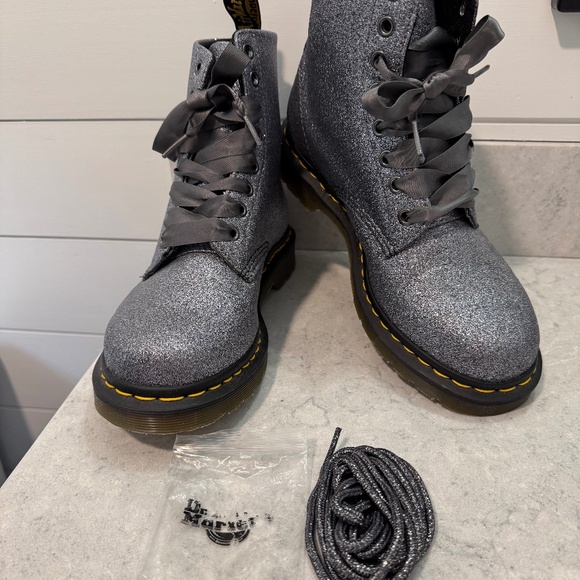 Dr. Martens 1460 Pascal Fine Pewter Glitter Boots in Women's Size 8 - Picture 7 of 9